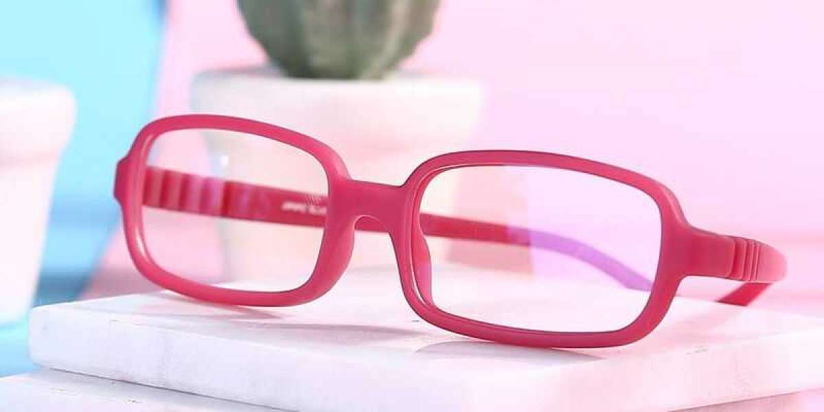 Timely Wear The Appropriate Children's Eyeglasses For The Patients With High Refractive Errors